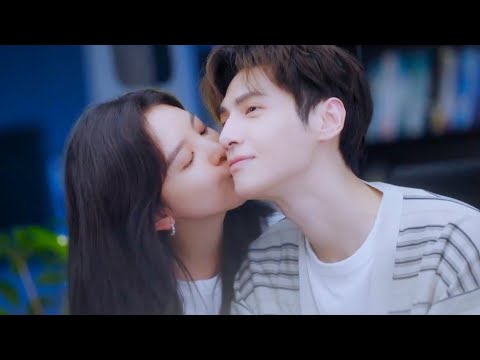 Видео: Доминирующий президент хочет, чтобы Золушка жила с ним! 💖 Фильм