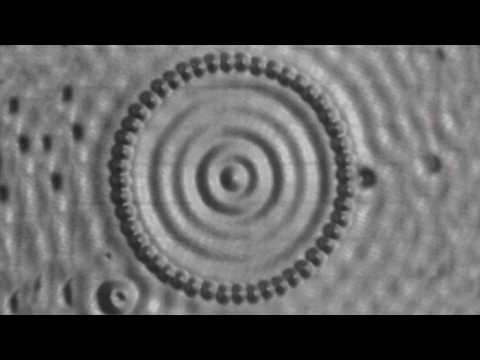 Видео: Пугающий эксперимент! Вот, что увидели физики за стеной из атомов