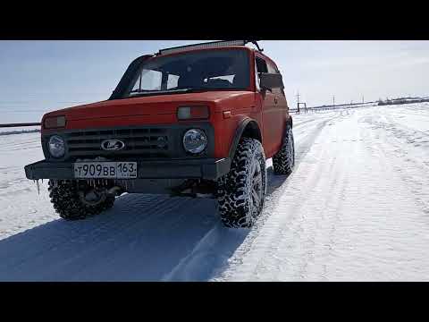 Видео: нива едет по глубокому снегу в натяг и не проваливается