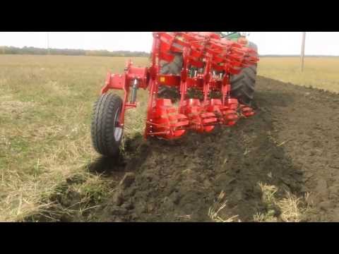 Видео: Наладка 4+1 оборотного плуга с перьевыми отвалами