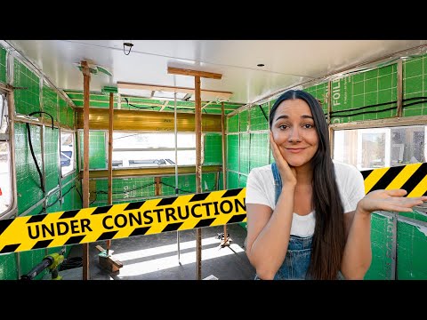 Видео: Любители ремонтируют старинный фургон