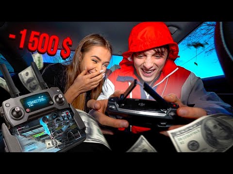 Видео: РАЗДАЕМ ДЕНЬГИ С ПОМОЩЬЮ КВАДРОКОПТЕРА!  1500$   😭