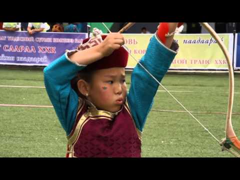 Видео: Mongolian National Archery - Үндэсний сур харваа