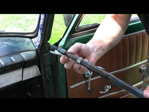 Видео: Как снять дверь на Жигулях (классика) ВАЗ. Полезная вещь