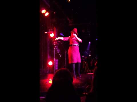 Видео: Ева Польна - Отважно [Live] in Н. Челны