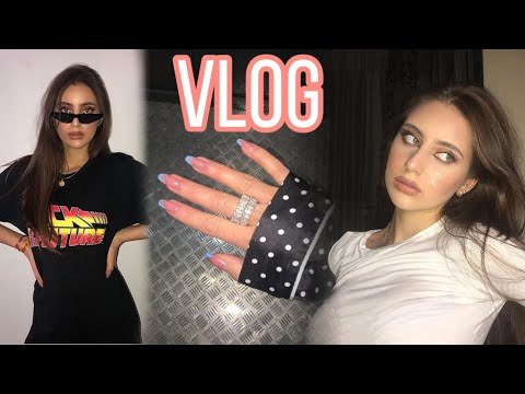 Видео: VLOG//вышли без одежды на улицу?? Школа, воспоминания