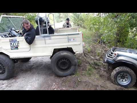 Видео: 850 кг.против 2,5 тонн ЛуАЗ СПАСАЕТ Mitsubishi Pajero-2 off road 4x4