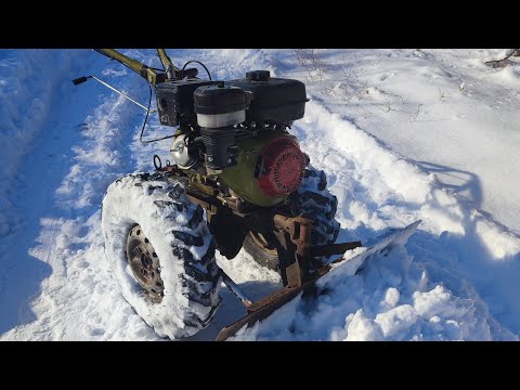 Видео: Интересный отвал - лопата для мотоблока. Китайский мотоблок на уборке снега- а он могëт!