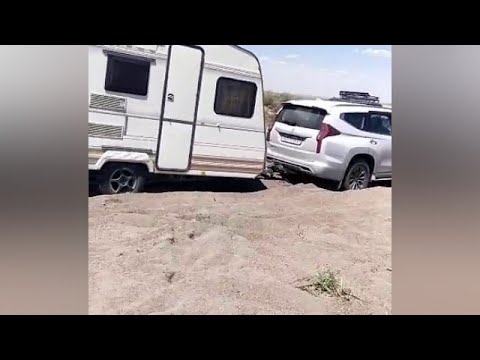 Видео: Буксуем с кемпером на Балхаше.