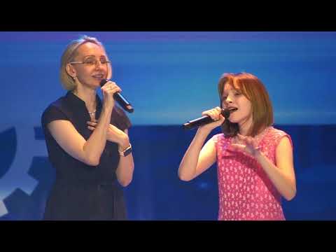 Видео: Вика и Анна Стариковы - Мама моя!