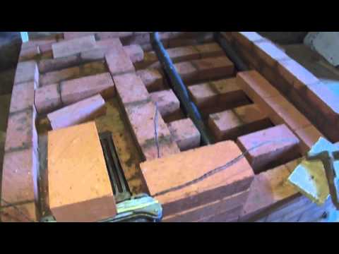 Видео: Всё о кирпичной печи ( установка топочной дверцы ) - 1