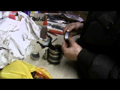 Видео: Golf 2 ремонт ДВС видео 17, устанавливаем поршня в блок цилиндров