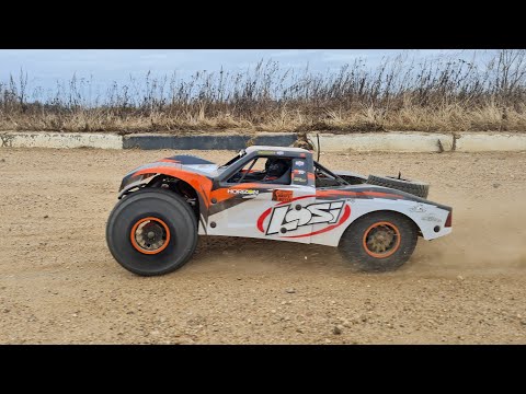 Видео: Все хотят бешеный Losi Baja Rey ... Но покупают Traxxas Slash 4x4