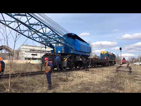 Видео: ЕДК-300/2, работа под ЛЭП (6000) железобетонное звено 9т. Работа на полном вылете стрелы