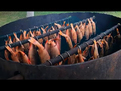 Видео: КОПЧЕНИЙ ОКУНЬ в бочці на дровах