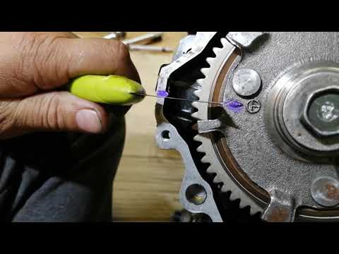 Видео: Suzuki 400 сборка двигателя