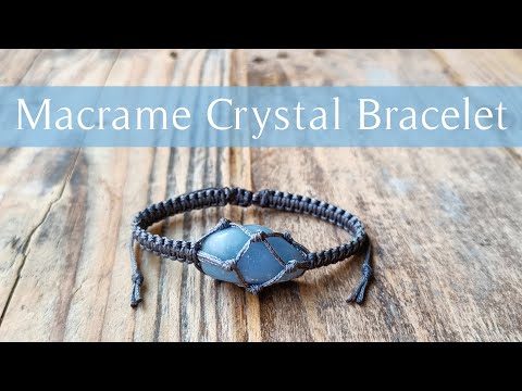 Видео: Как сделать браслет из обернутых кристаллов — мастер-класс по плетению браслета макраме с камнями...