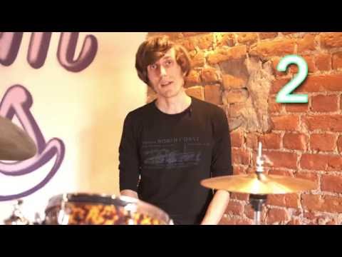 Видео: Основы игры на ударной установке №2 - Разбираем одиночный удар рукой и ногой