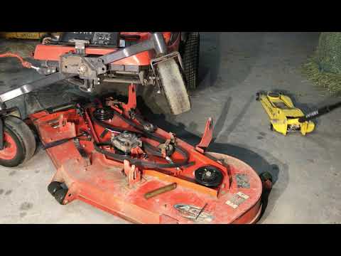 Видео: Замена центрального шкива на деке Kubota ZD 1211