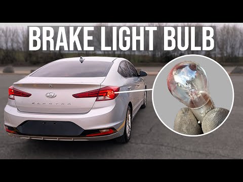 Видео: Как заменить лампу стоп-сигнала - Hyundai Elantra (2019-2020)