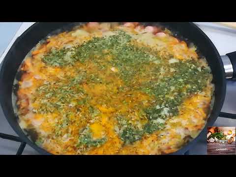 Видео: Гречка с сосисками,в одной сковороде.