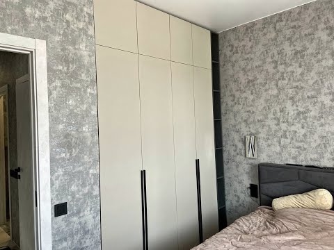 Видео: Распашной шкаф по стандартам Pinterest. Длинные ручки, пастельные тона, и конечно же конструктив.