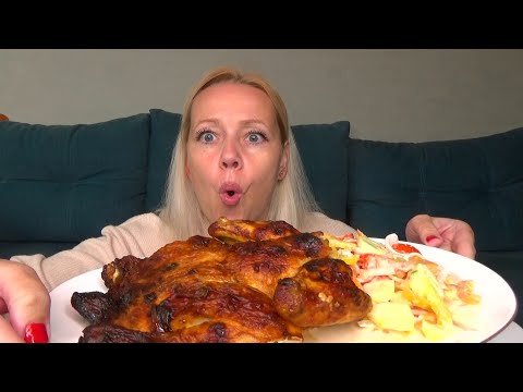 Видео: МУКБАНГ КУРИЦА ЗАПЕЧЕННАЯ В ДУХОВКЕ,САЛАТ СО СМЕТАНОЙ/Mukbang еда на камеру/Русский мукбанг/не АСМР/