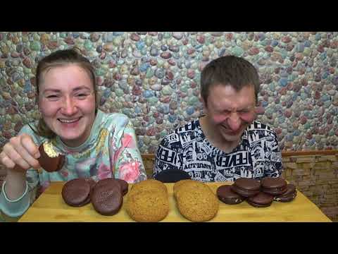 Видео: МУКБАНГ БАТТЛ С ЧОКО ПАЕМ | MUKBANG BATTLE WITH CHOKO PIE #mukbang #мукбанг