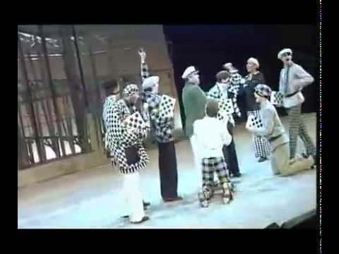 Видео: Мюзикл 12 Стульев Ход конём.mp4