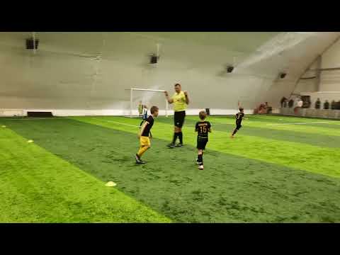 Видео: Первенство г. Таганрога по футболу: Кудесник мяча 2017 2:3 Академия футбола 2-ой тайм часть 1