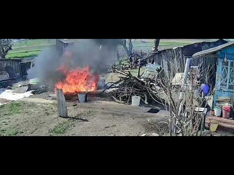 Видео: Загорелась канистра с топливом ...