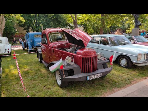Видео: Ръчно правен автомобил е сред хитовете на Ретро парада в Русе