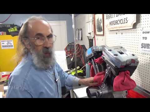 Видео: Сборка двигателя Evo Harley, часть 12. Установка впускного коллектора, подкраска и готово