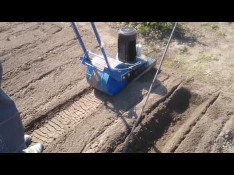 Видео: Лоплош. Электрокультиватор. Испытания в работе. Electric cultivator of the soil.