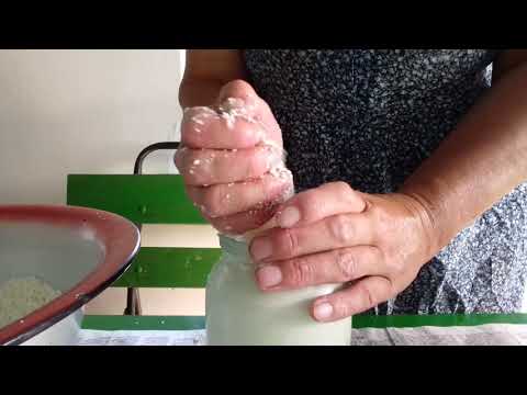 Видео: Як я засолюю козячий творог на зиму в банках. Дивіться повністю якщо будете засолювати творог  ...