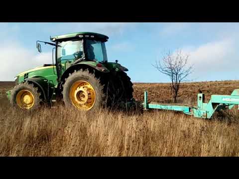Видео: Дискование целины после корчовкы. John Deere 8335R
