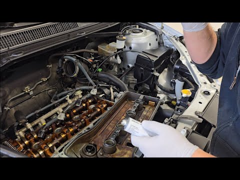 Видео: Установка прокладки клапанной крышки / Toyota RAV4 2002 г. / Больше не миритесь с протекающей кла...