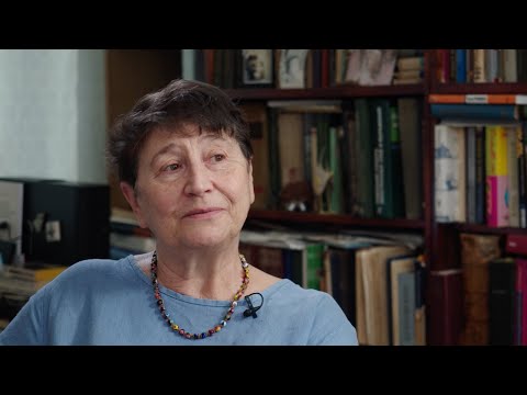 Видео: Наталья Мавлевич: «Ищешь слова, как грибы, найдешь — вот тебе и счастье»