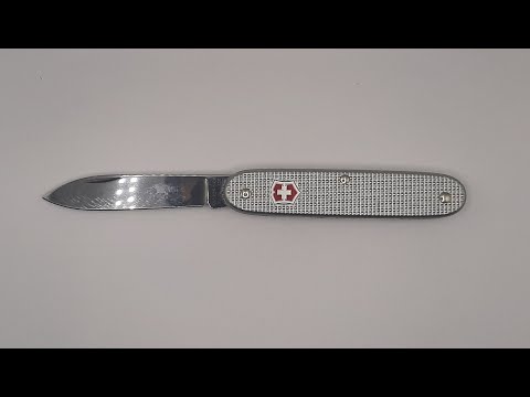 Видео: Нож Victorinox Swiss Army 1 Пионер всем ножам пример