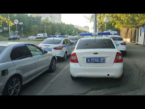 Видео: полиция и тротуар.