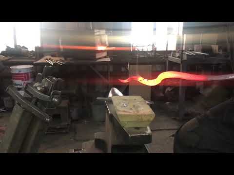 Видео: Ковка Элемента. Пластика металла.