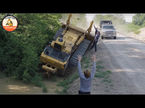 Видео: Вождение игрушечной тяжелой техники и опасности использования экскаваторов