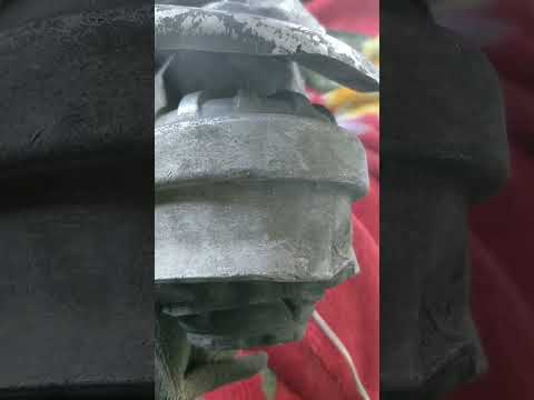 Видео: Replacing engine mounts Mercedes W124 engine 111Замена подушек двигателя Мерседес W124 двигатель 111