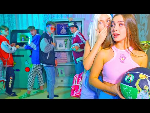 Видео: ДИАНА И ПОДРУЖКИ ПОМЕШАЛИСЬ НА НОВЫХ ПАРНЯХ!!! КТО ХОЧЕТ ЗАБРАТЬ РОЗОВУЮ МАШИНУ ДИАНЫ?