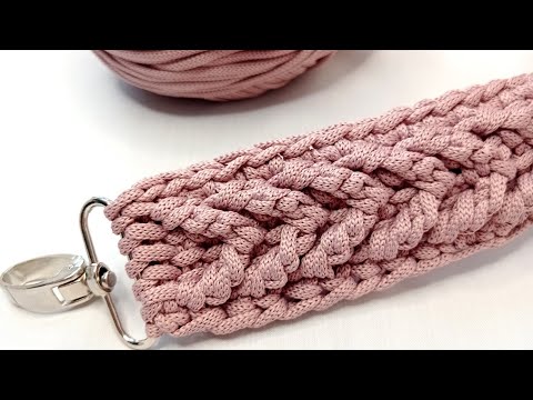 Видео: Вязаный объемный ремешок с косой крючком, для сумки.