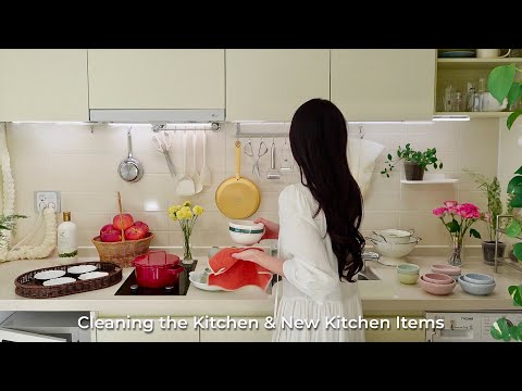 Видео: Уборка на кухне. Организация кухни. Новые кухонные предметы. Эстетичная посуда