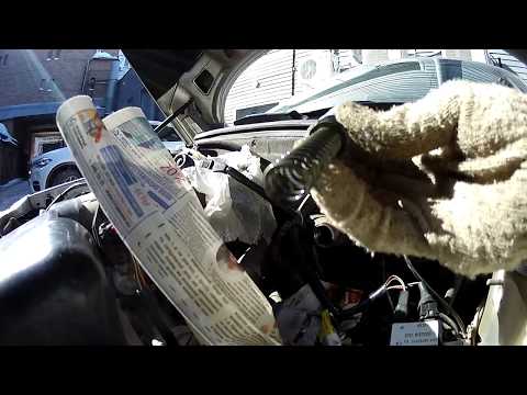 Видео: Замена манжет главного тормозного цилиндра(ГТЦ) ВАЗ 2110// Прокачка тормозов без помощника