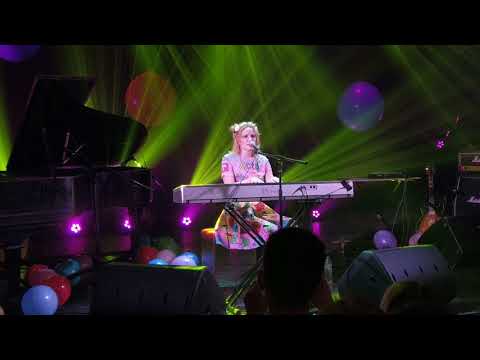 Видео: Монеточка - Пост-пост (клуб Opera 8.06.2018)