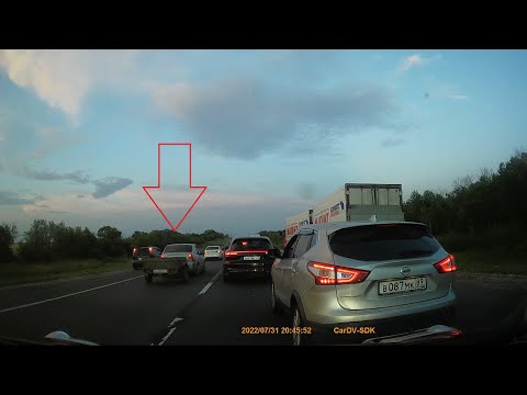 Видео: Рой бешеных бидрилл гонит по встречке в два ряда