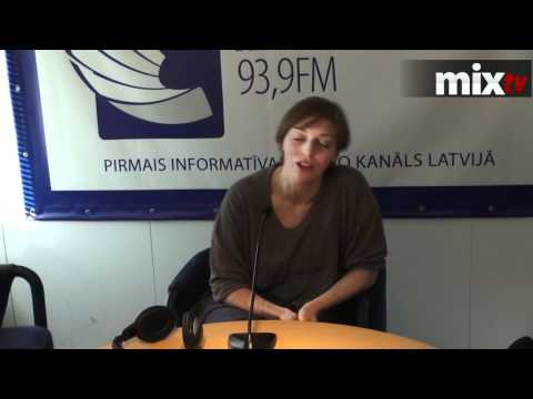 Видео: Mix TV: Актриса Нелли Уварова в гостях на радио Балтком 93.9